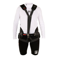 Harnais de trapèze Smart Harness sur un mannequin en tenue technique, offrant confort et maintien optimal.