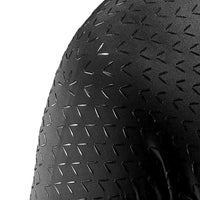 Détail du rashguard haute technologie Aero Flow Vortex avec chevrons 3D en relief.