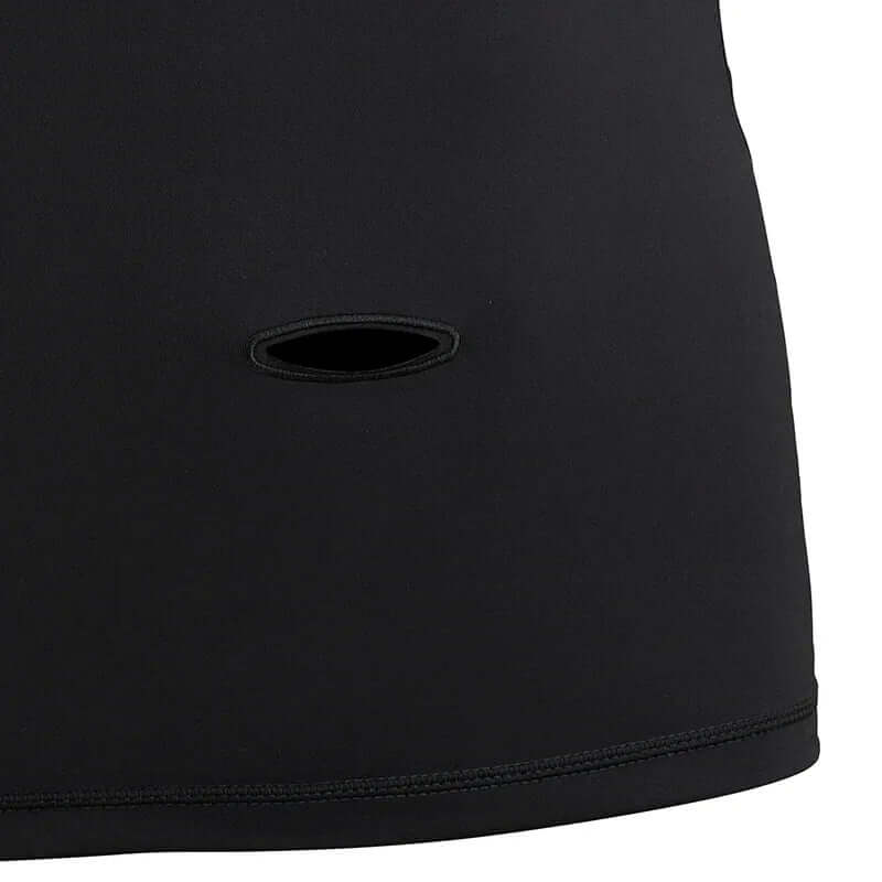 Rashguard haute technologie Aero Flow Vortex avec ouverture pour un meilleur ajustement et confort.
