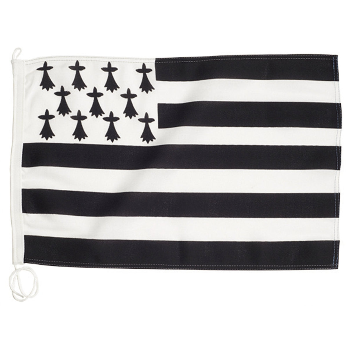 Pavillon Bretagne flag made of 100% polyester, dimensions 30 x 45 cm, featuring black and white design.