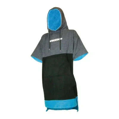 PONCHO EN ÉPONGE JUNIOR en microfibre éponge absorbante, conçu pour le confort et la protection au bord de l'eau.