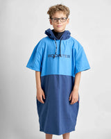 Poncho Junior microfibres de Rooster, léger et à séchage rapide, idéal pour les jeunes après les activités nautiques.