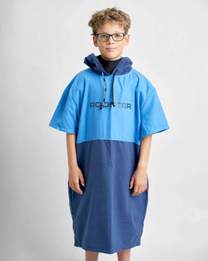 Poncho Junior microfibres de Rooster, léger et à séchage rapide, idéal pour les jeunes après les activités nautiques.