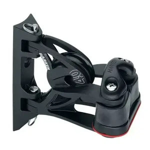 Poulie Carbo 40 mm pivotante à taquet Harken vue de côté, installation facile pour voiliers et catamarans.