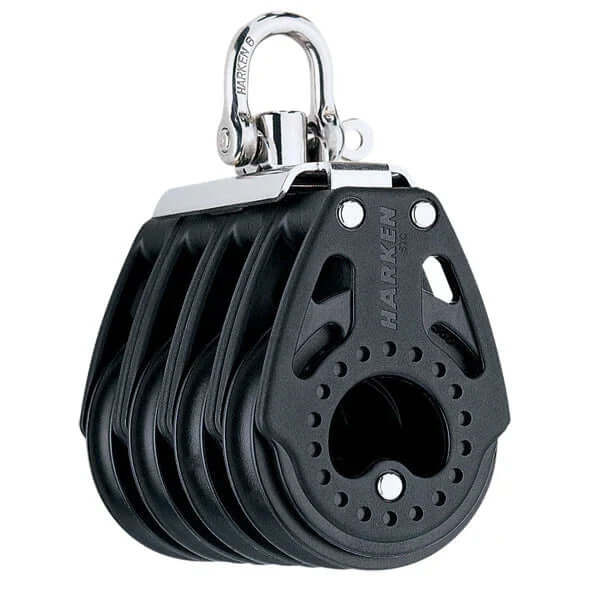 Poulie Carbo 57 mm quadruple, robuste et légère, conçue pour une manipulation fluide en conditions exigeantes.