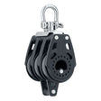 Poulie Carbo triple Ringot 40 mm vue de côté avec système d'attache en acier inoxydable.