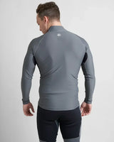 Rash Top-Long Sleeved gris avec manches longues, conçu pour la protection solaire et les sports nautiques.