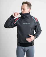 Top Pro Aquafleece Top: homme portant une veste semi-étanche Rooster avec col montant et doublure polaire.