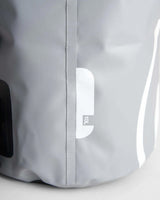 Détail du sac étanche 10L en PVC 500D, conçu pour protéger les effets personnels en milieu aquatique.