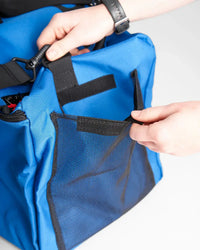 Sac multifonction 60L étanche avec poches en filet et bandoulière rembourrée.