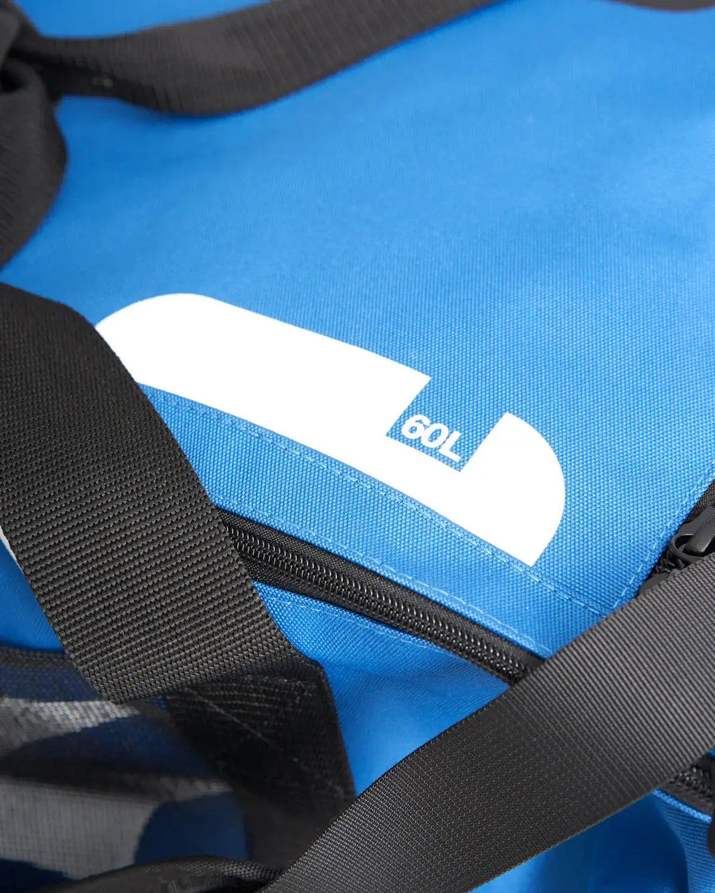 Sac multifonction 60L étanche en couleur bleue avec bandoulière et fermetures éclair robustes.