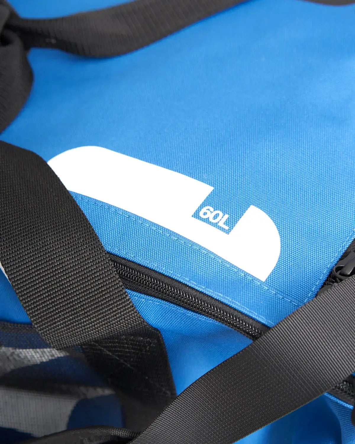 Sac multifonction 60L étanche en couleur bleue avec bandoulière et fermetures éclair robustes.
