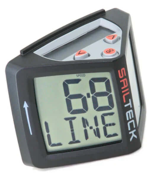 Compteur numérique Sailtec affichant la vitesse et le mot LINE, idéal pour les activités nautiques.