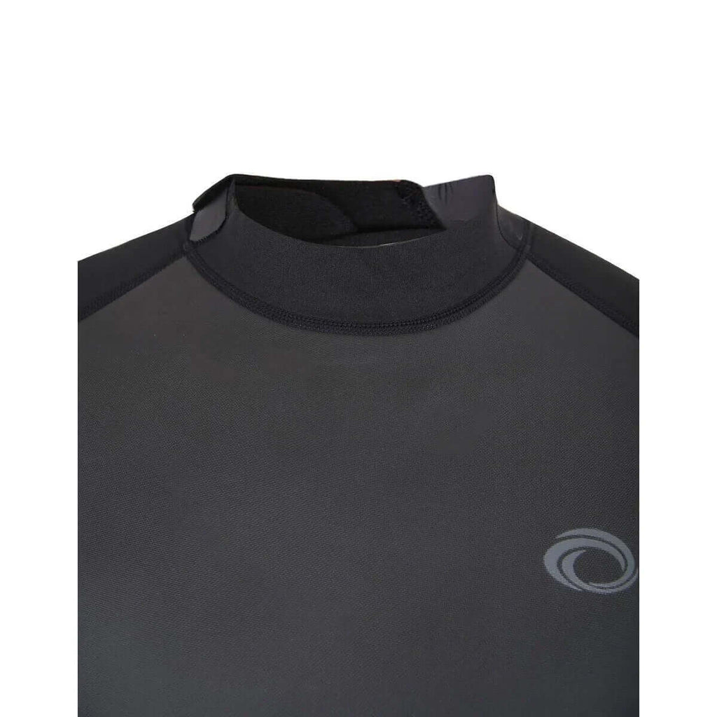 Shorty NEOPRENE Storm2.8 détail col combinaison en néoprène, idéale pour les activités nautiques polyvalentes.