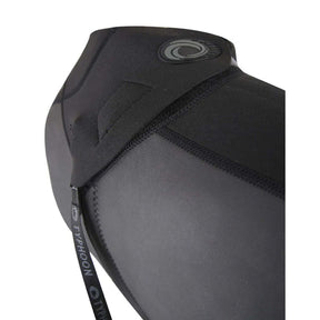 Shorty NEOPRENE Storm2.8 détail de la combinaison avec logo Typhoon et coutures plates.