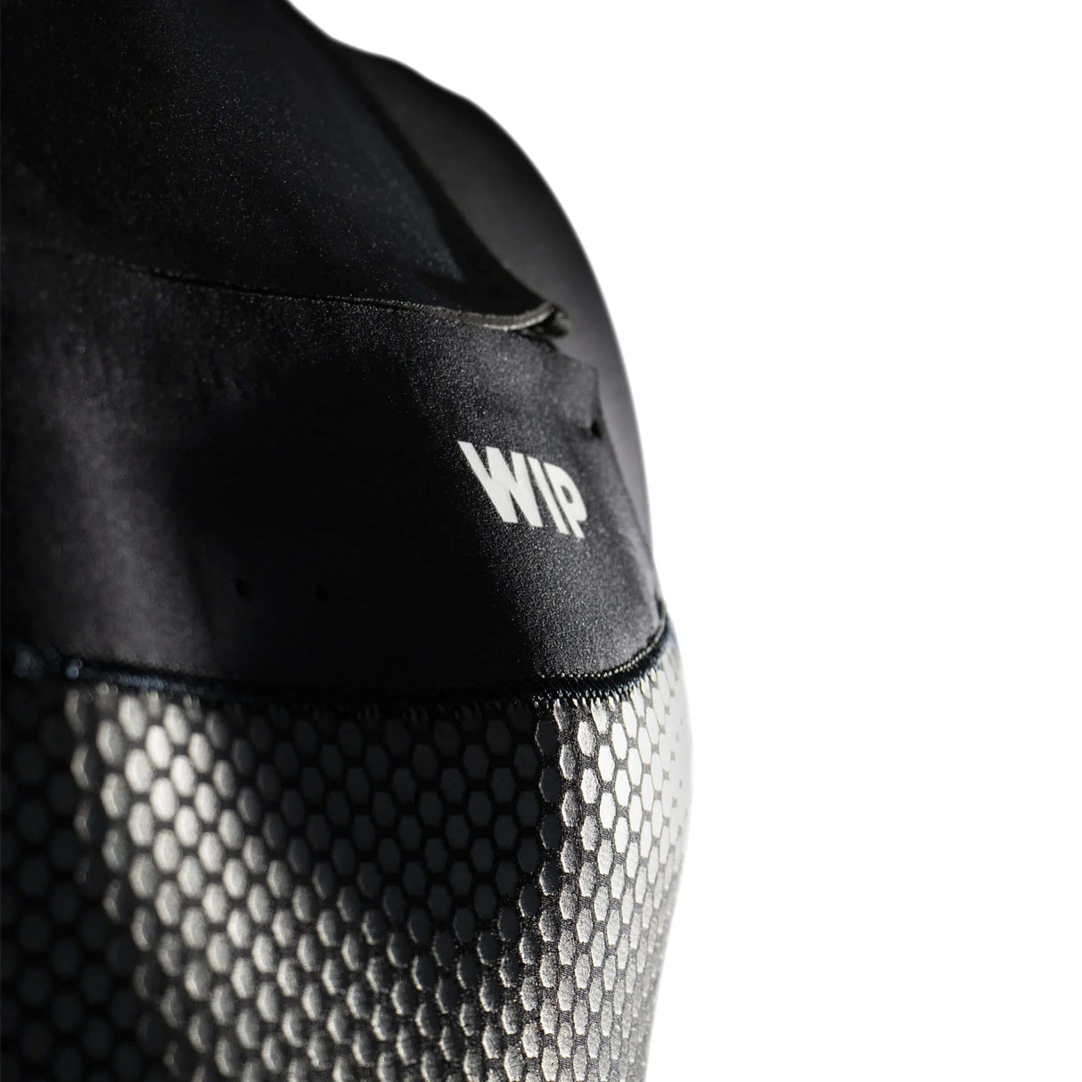 Détail de la combinaison STEAMER MK3 de WIP, mettant en avant le néoprène super stretch et design technique.