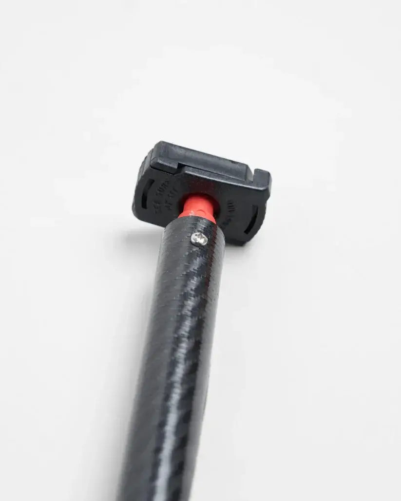 Stick carbone 1500mm à 2500mm, vue rapprochée du bouchon en caoutchouc et tube en carbone.