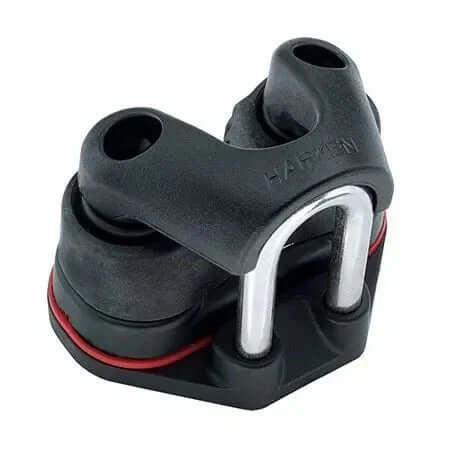 Taquet micro carbo II + filoir angle extrême Harken, conçu pour la gestion de cordage à angles extrêmes.