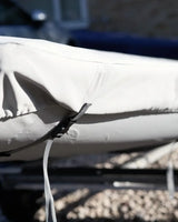 Housse de bateau Taud du dessus ILCA en polyester Hydrolite, offrant imperméabilité et ventilation.