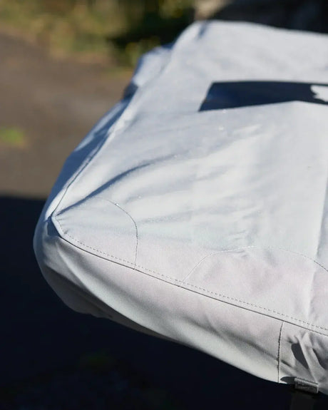 Taud du dessus ILCA en polyester Hydrolite, offrant imperméabilité et résistance aux UV.