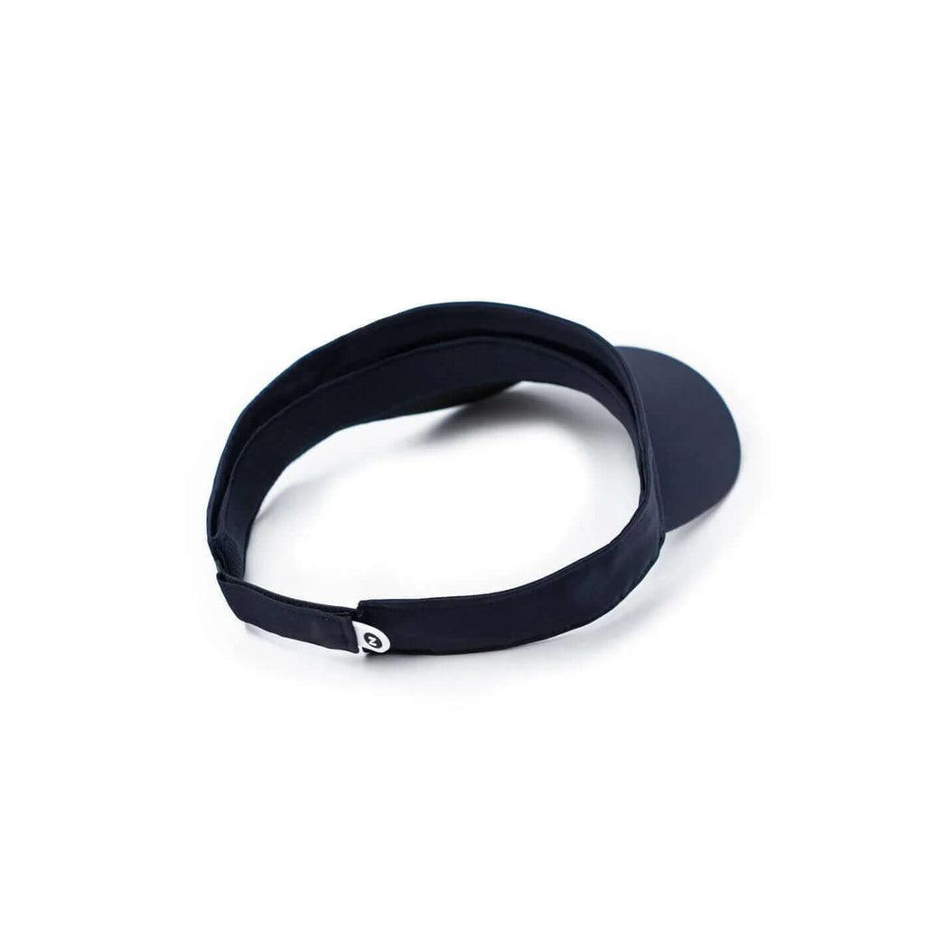 Visière zhik navy avec tissu durable et réglable, offrant protection solaire.